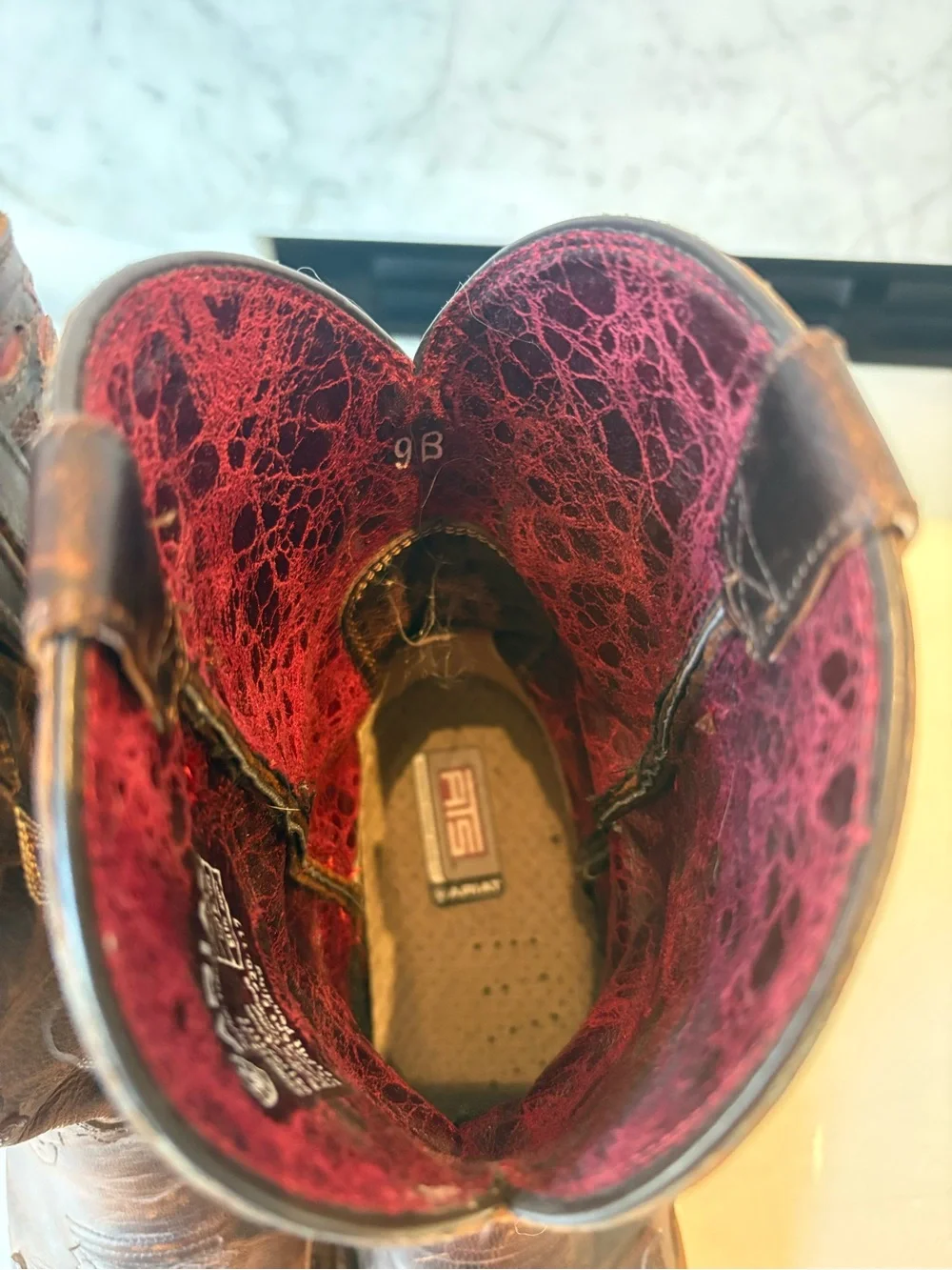 Calling your inner cowgirl!  Ariat Brown Leather Boots with Red Interior Size 9B - Picture 7 of 9